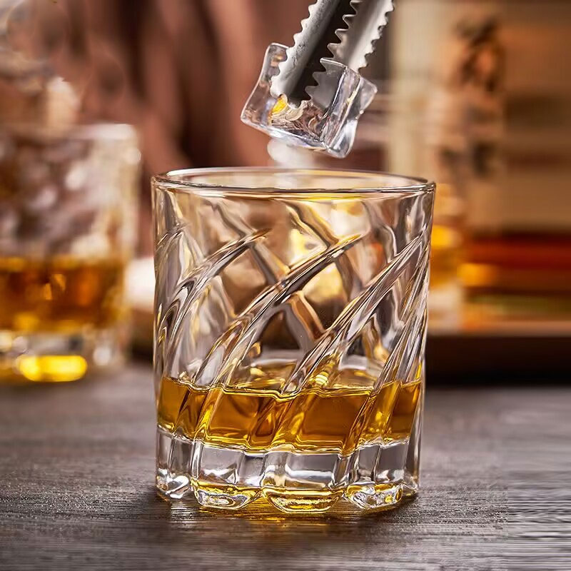 Copa de whisky en relieve, cri - Wine Beer Spirits reseña y precio